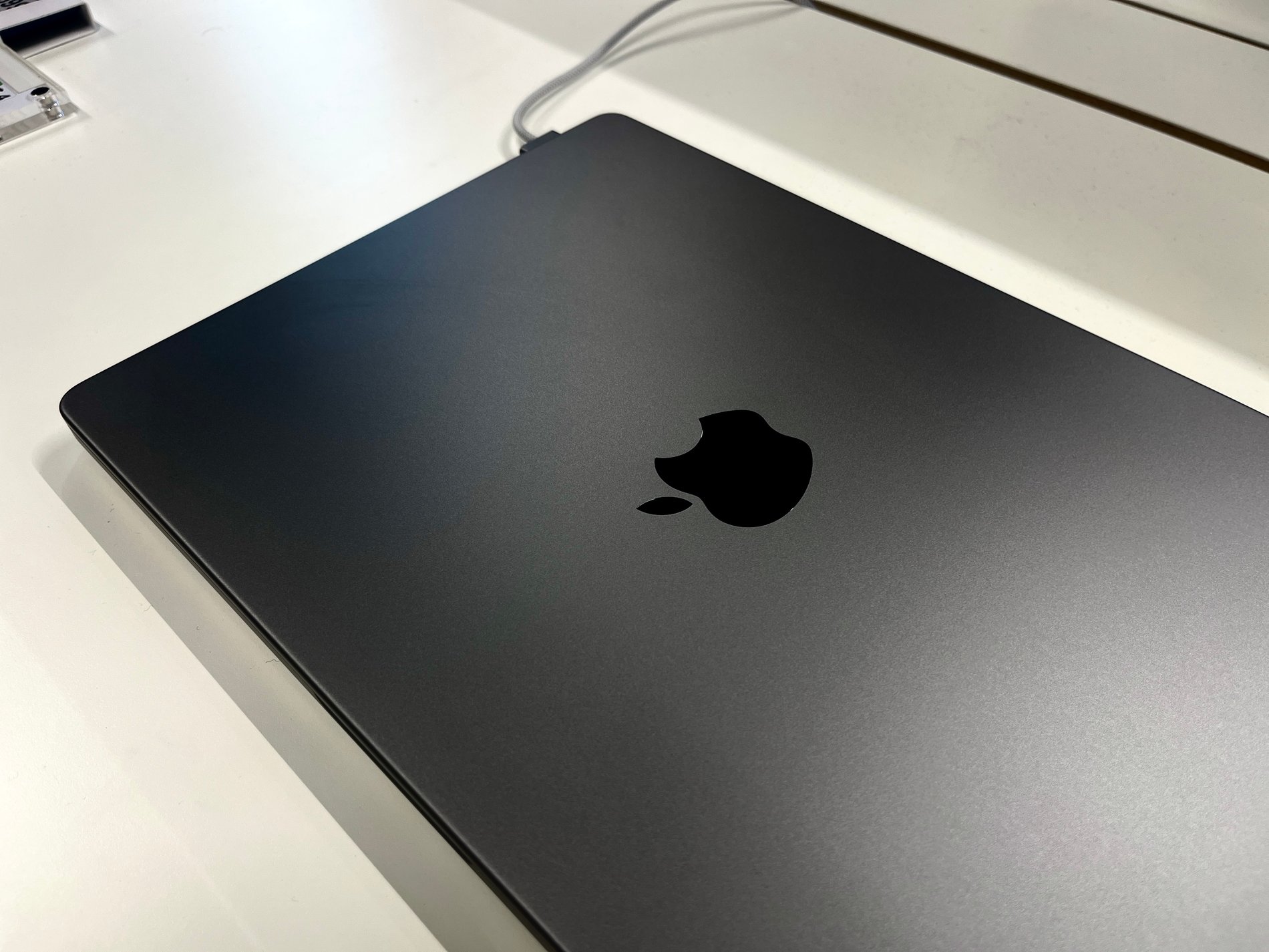 Mac Book Pro au sein du magasin Boulanger Aix-en-Provence  proche de Puyricard, Venelles, Pertuis et Eguilles