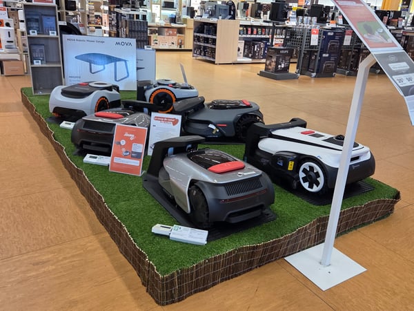 Venez découvrir notre espace robots tondeuses dans votre magasin Boulanger l'Isle d'Abeau