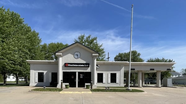 Exterior image of First Interstate Bank in Unionville, Missouri.