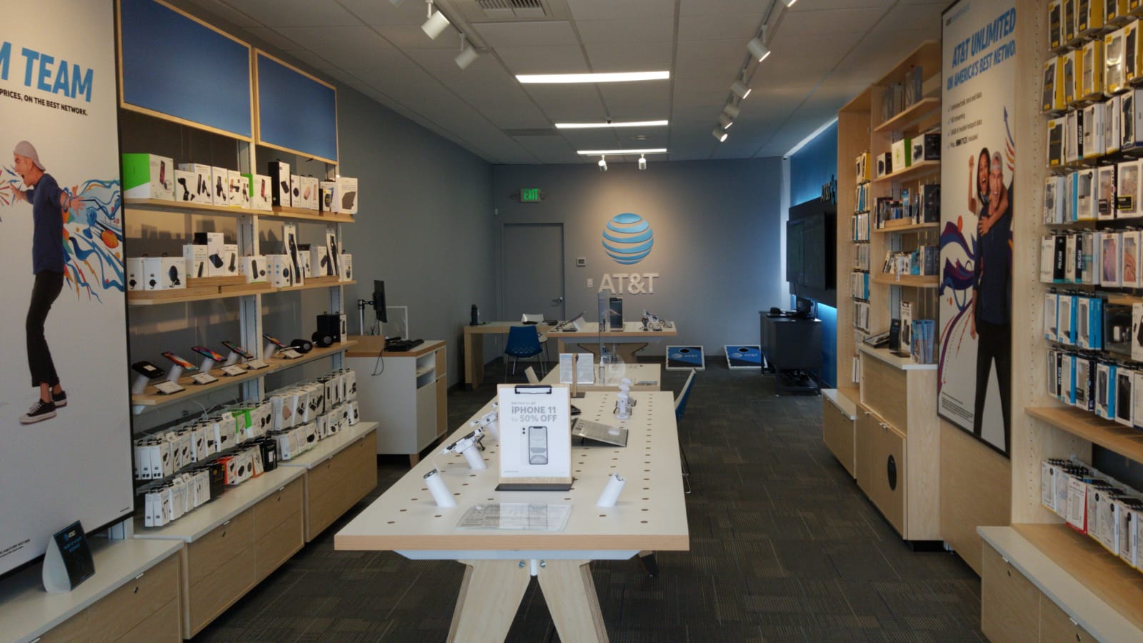 AT&T Store Lynnwood, Washington.  We are located on Mukilteo Speedway Safeway Plaza.  Call 425-374-2713.