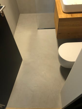 bagno nuovo con finitura in resina