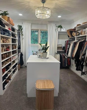 Walk-in with island