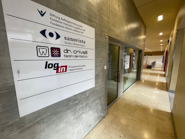 Ingresso lato binari Stazione Bellinzona - Dr. Crivelli Studio Med. Dent.