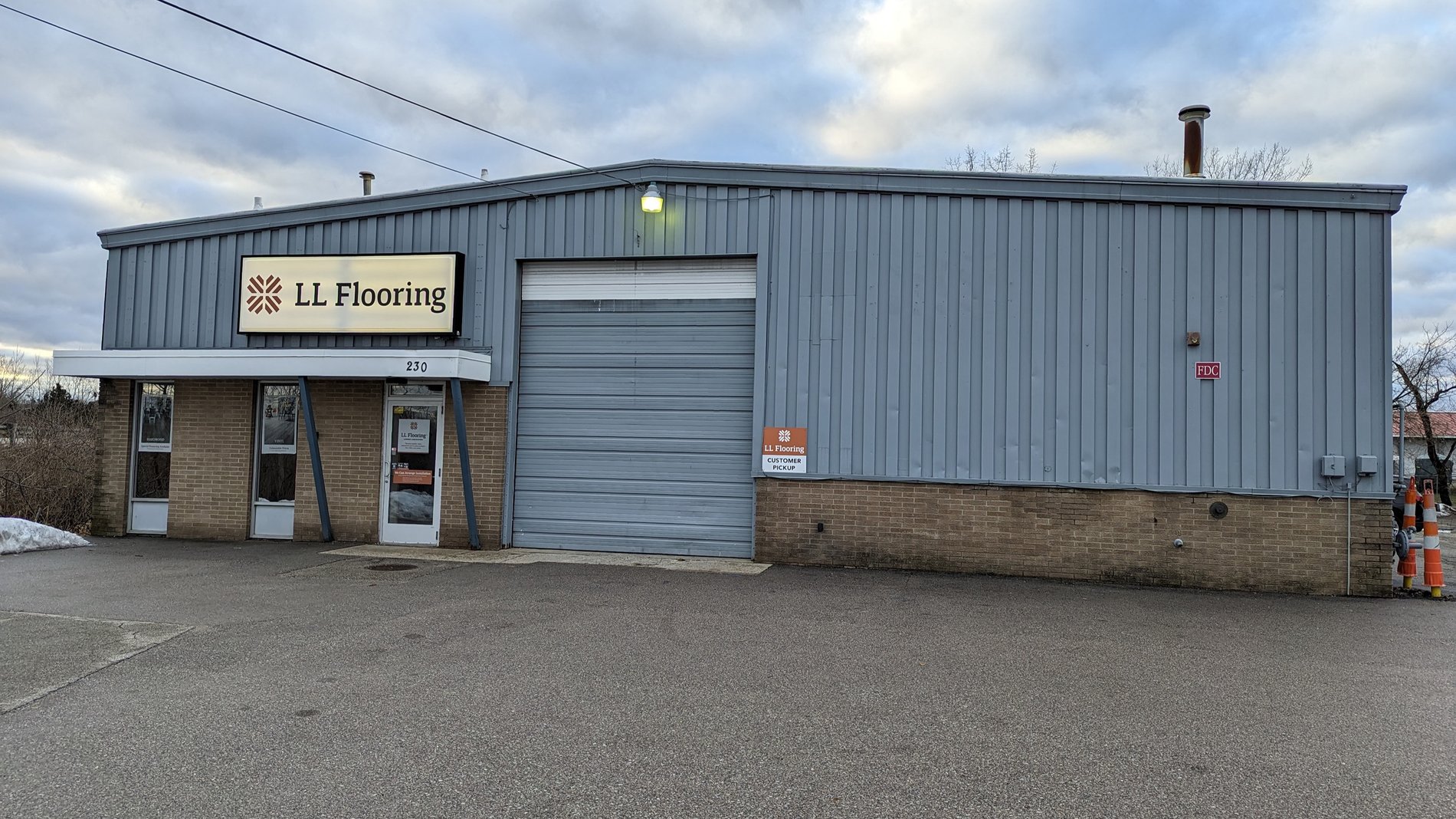 LL Flooring #1072 Comstock Park | 230 Lamoreaux Drive NE | Storefront