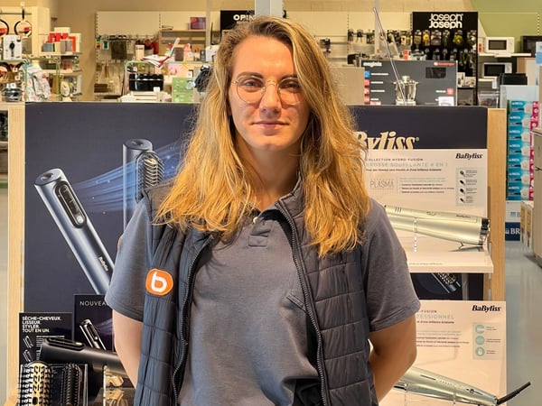 Lucie conseillère de vente boulanger chateauroux