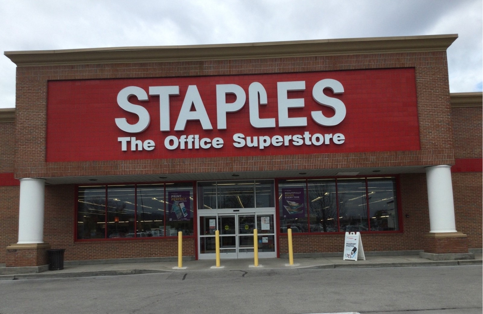 ®  Staples, The Office Superstore