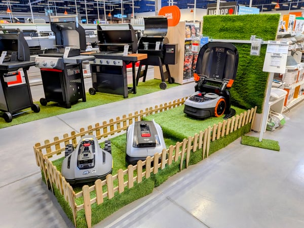 Retrouvez nos robots tondeuses de grandes marques comme Econacs ou Navimow dans notre magasin Boulanger Persan Chambly !