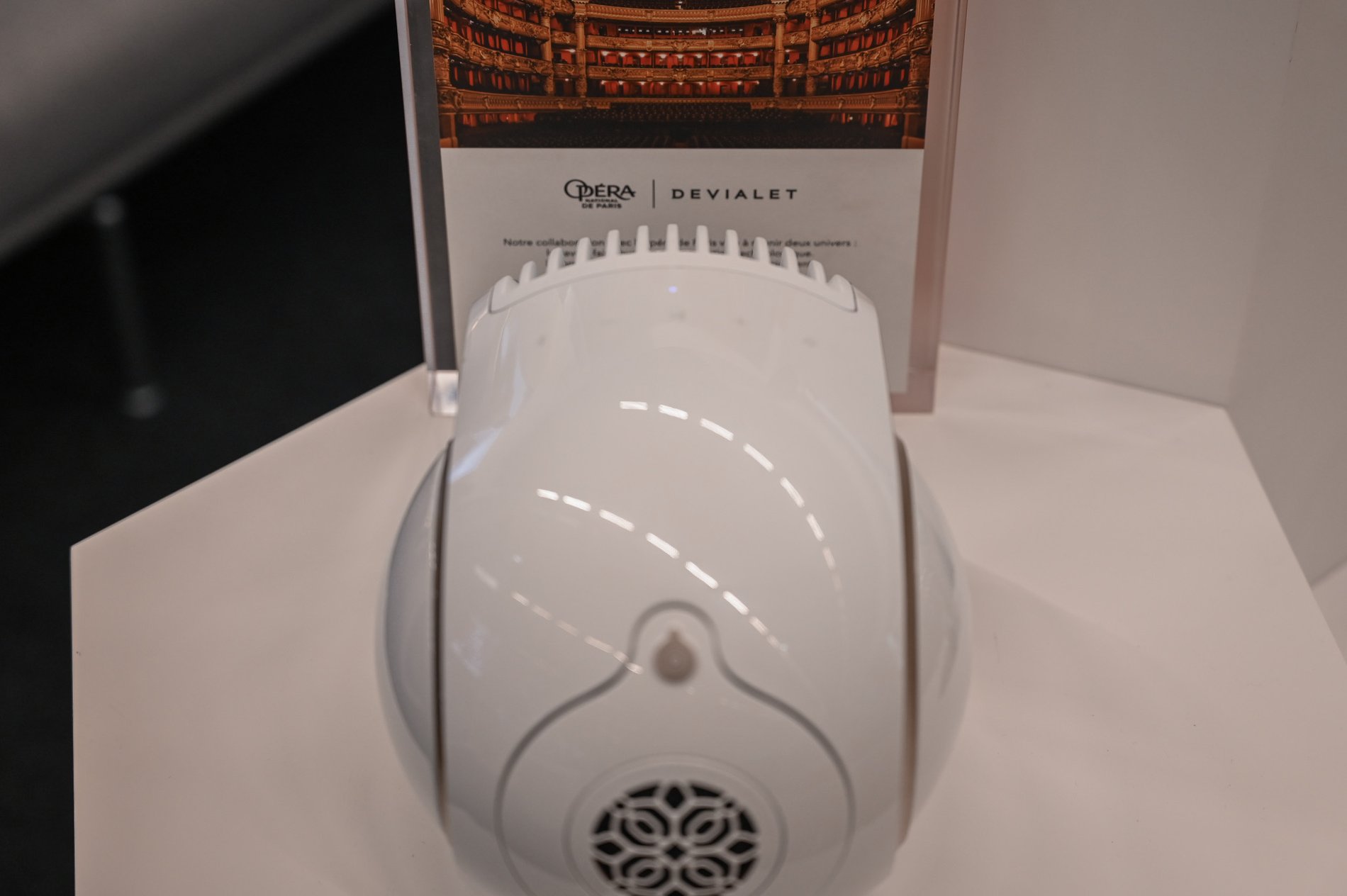 Enceinte résidentielle DEVIALET Phantom II vue de haut chez Boulanger Toulon La Garde