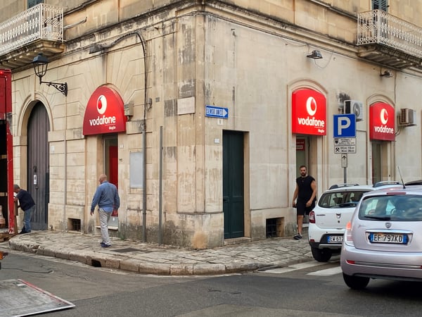 Vodafone Store | Maglie