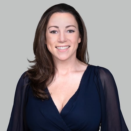 Amanda Rosinski Advisor Headshot image