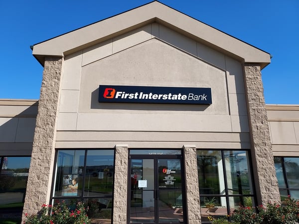 Exterior image of First Interstate Bank on N 27th in Lincoln, NE