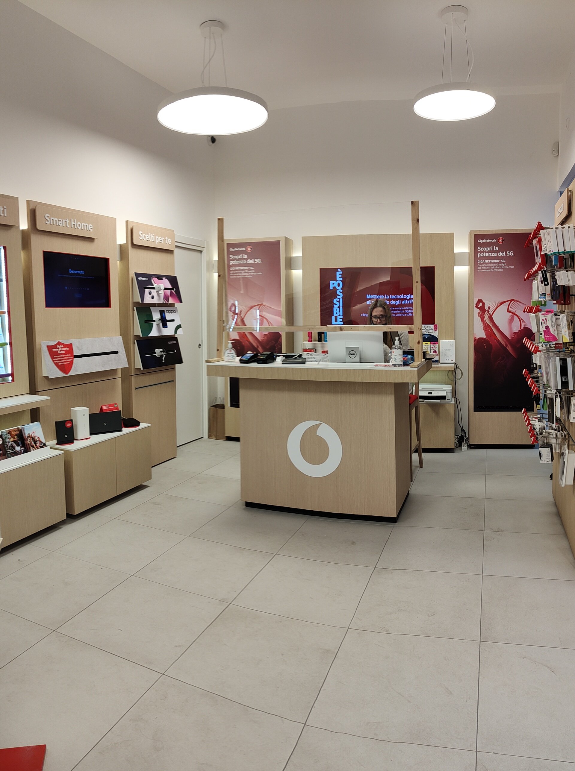 Vodafone Store Senigallia Corso 2 Giugno 8, 60019 Senigallia (AN)