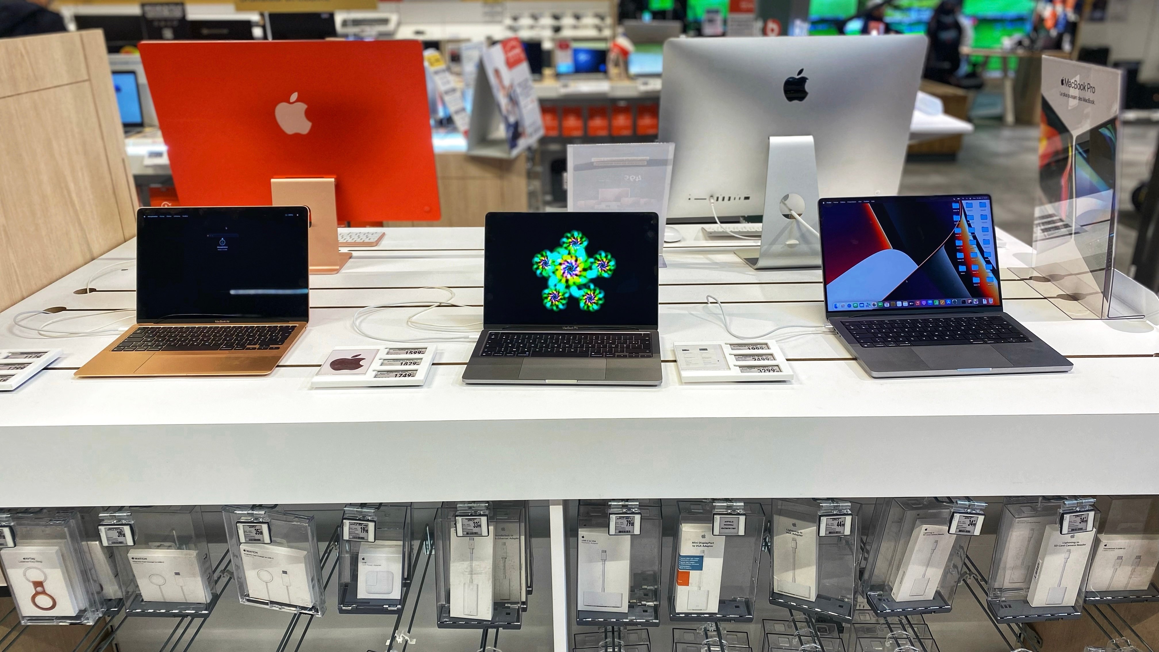 Venez découvrir notre gamme de produits Apple dans votre magasin Boulanger Alès. Macbook, Macbook Pro et iMac sont disponible à la vente.