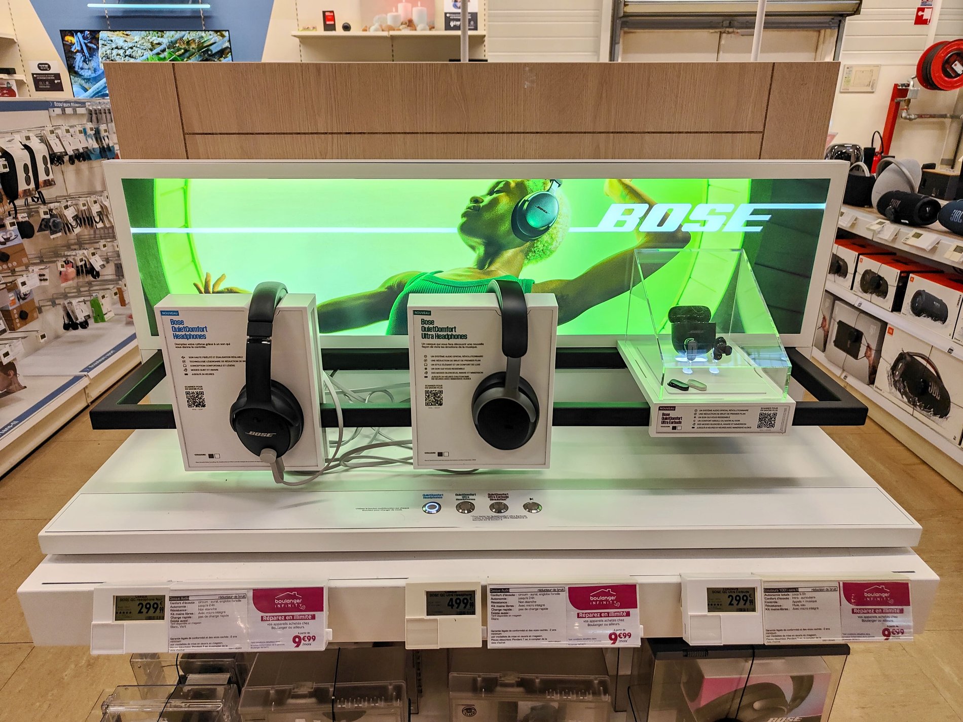 Casque audio Bose à réduction de bruit active. Venez tester le Bose QC Ultra Headphone ou le Bose QC Headphone Noir dans votre magasin Boulanger La Roche sur Yon.