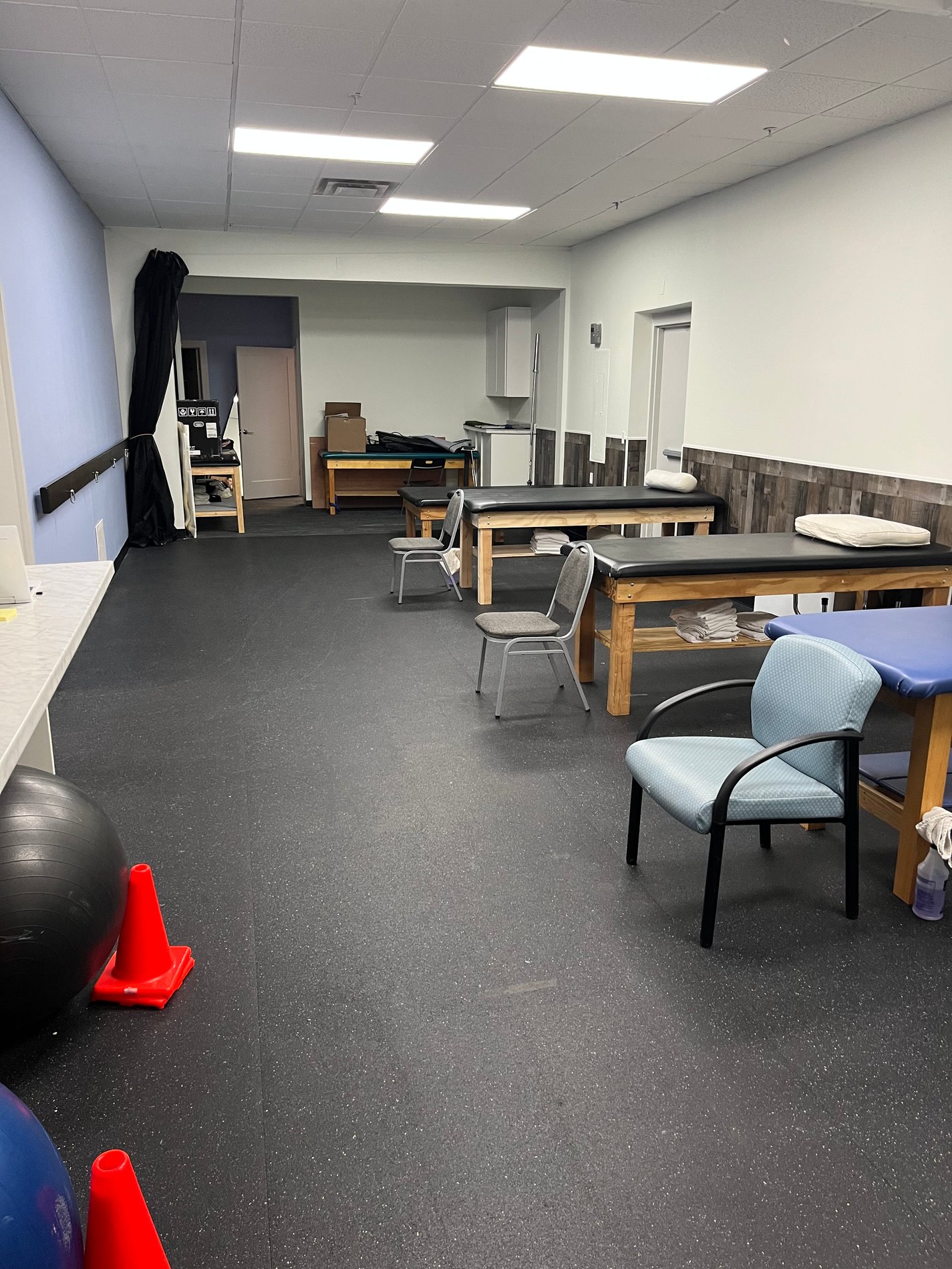 NY-Greece-MVPT treatment area with PT Tables and equipment