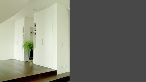 Wandschränke elegant und dezent in Wohnraum integriert