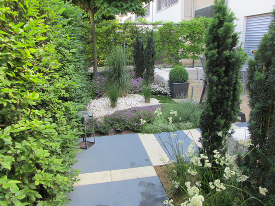 Gartenumänderung mit Kunststein und Naturstein