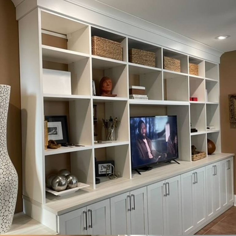 Richmond - Custom closets - Living room wall shelving unit