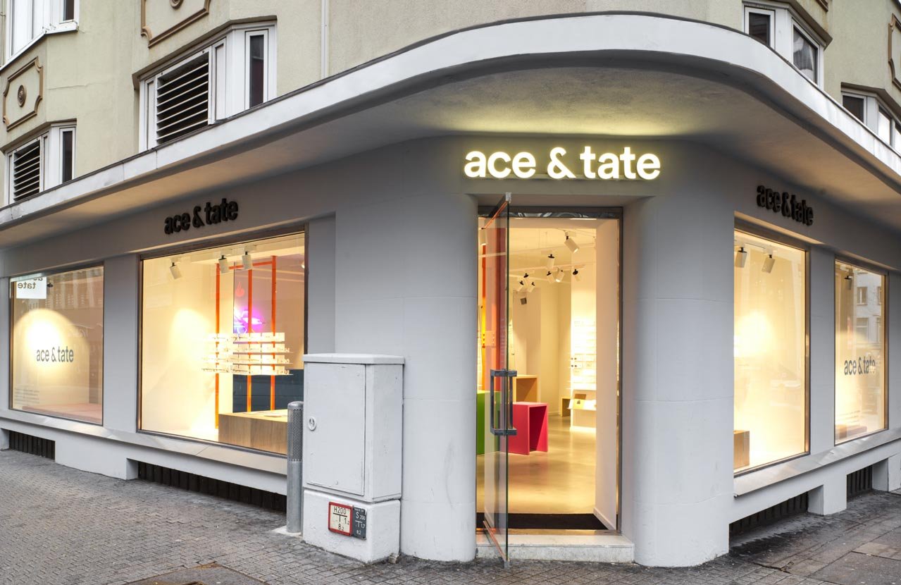 L’intérieur de la boutique Ace & Tate à Lange Straße