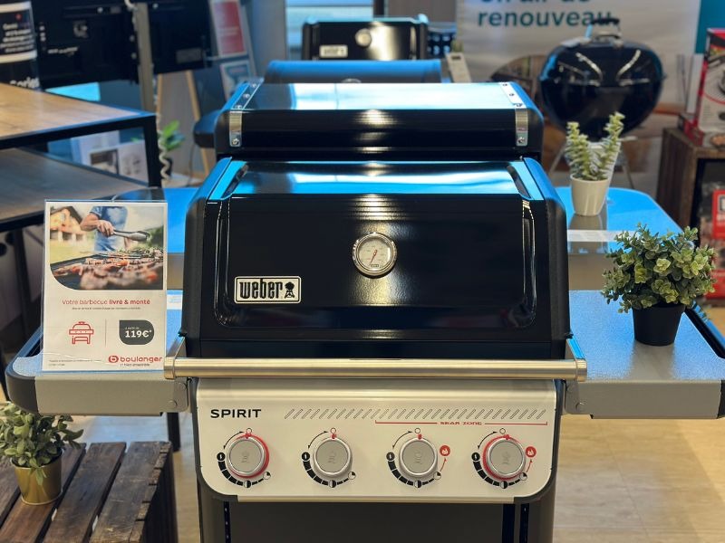 Découvrez le barbecue weber genesis E-415 au magasin boulanger avignon le pontet. Le Weber Genesis E-415 se distingue par son design épuré et ses finitions de haute qualité, offrant une expérience de cuisson extérieure inégalée.