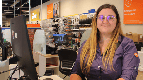 Dorine, conseillere de vente chez Boulanger Chateauroux apprécie les smartphone et produit electromenager