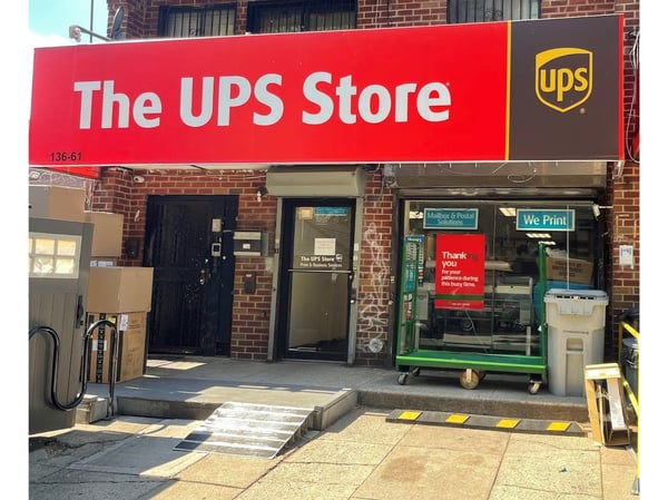 Facade of The UPS Store Flushing