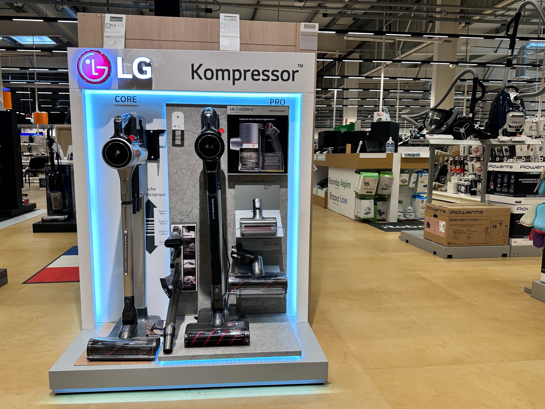 aspirateurs balai LG, magasin Boulanger St Etienne Villars