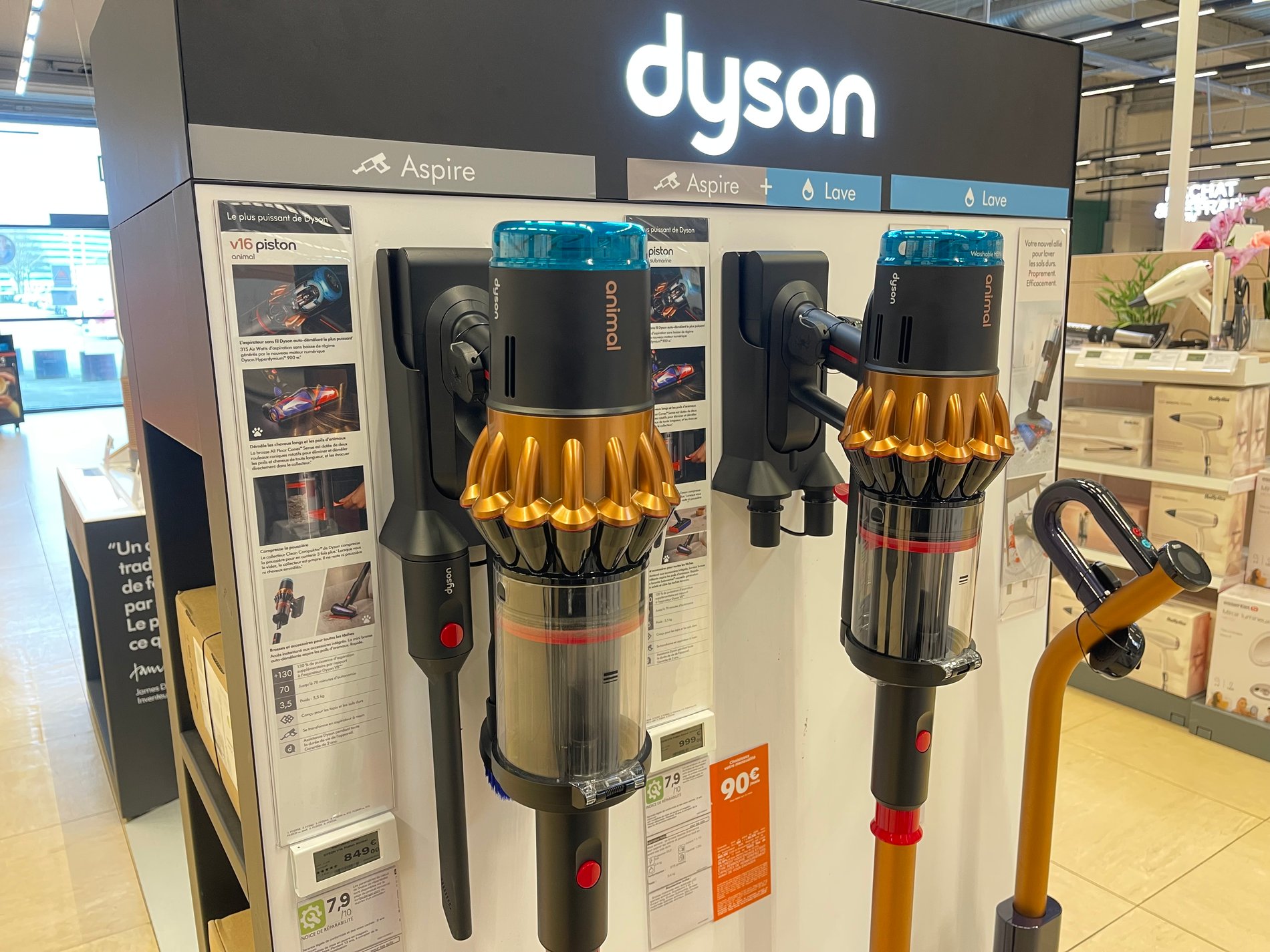 v16 piston animal dans l'espace dyson de boulanger nantes atlantis
