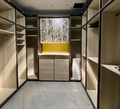 Two Tone Walk In Closet