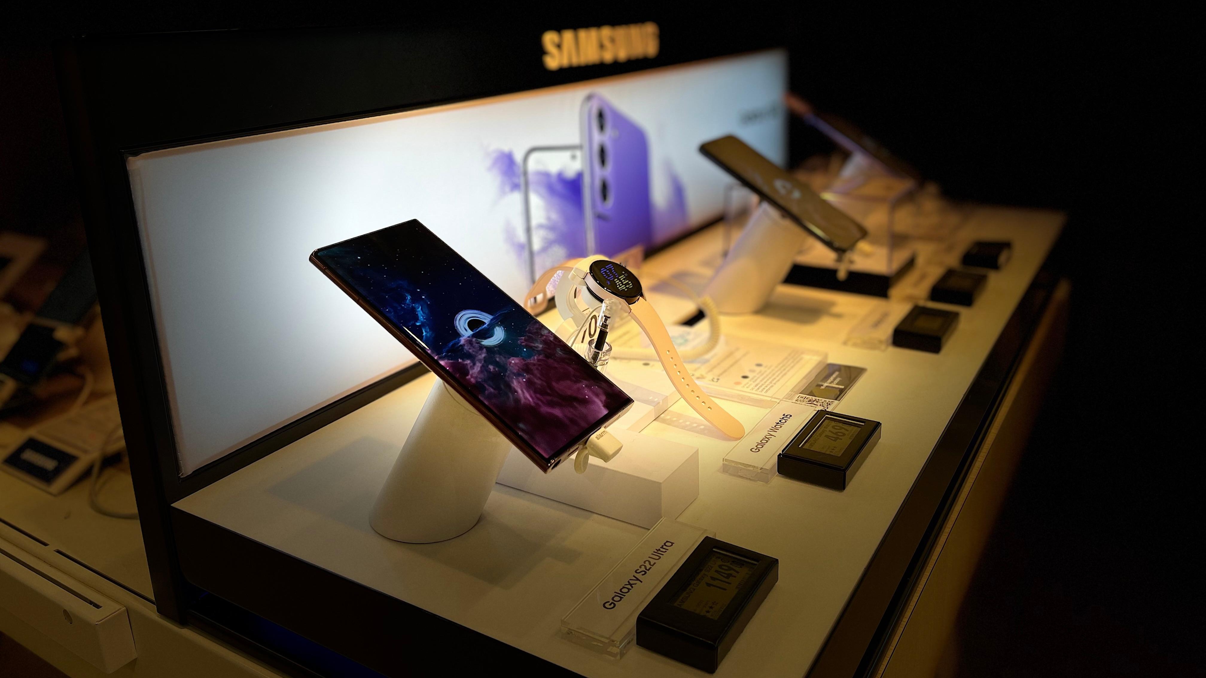 téléphone samsung s22, montre samsung galaxy watch