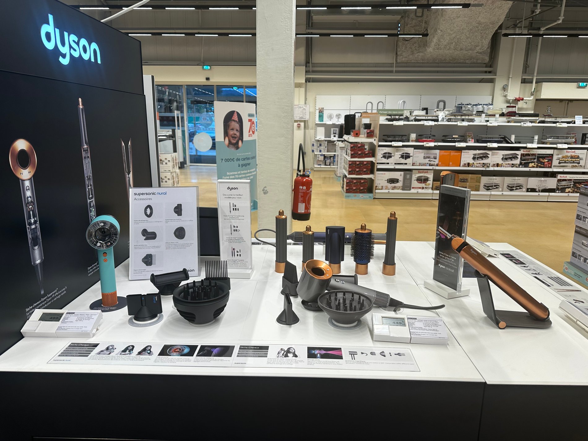 Nouveau meuble beauté Dyson chez Boulanger La Valentine.