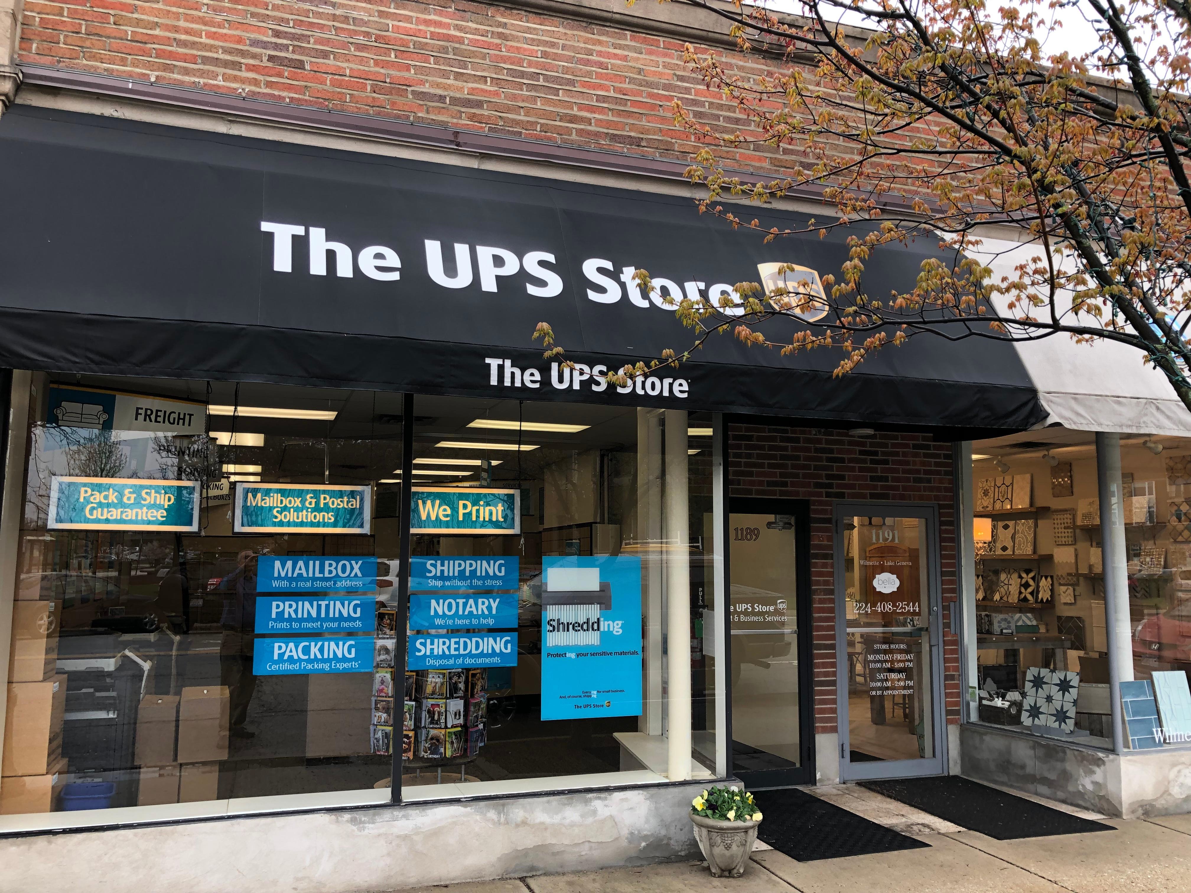 Facade of The UPS Store Downtown Wilmette