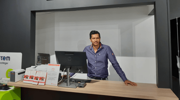 DIRECTEUR DE MAGASIN