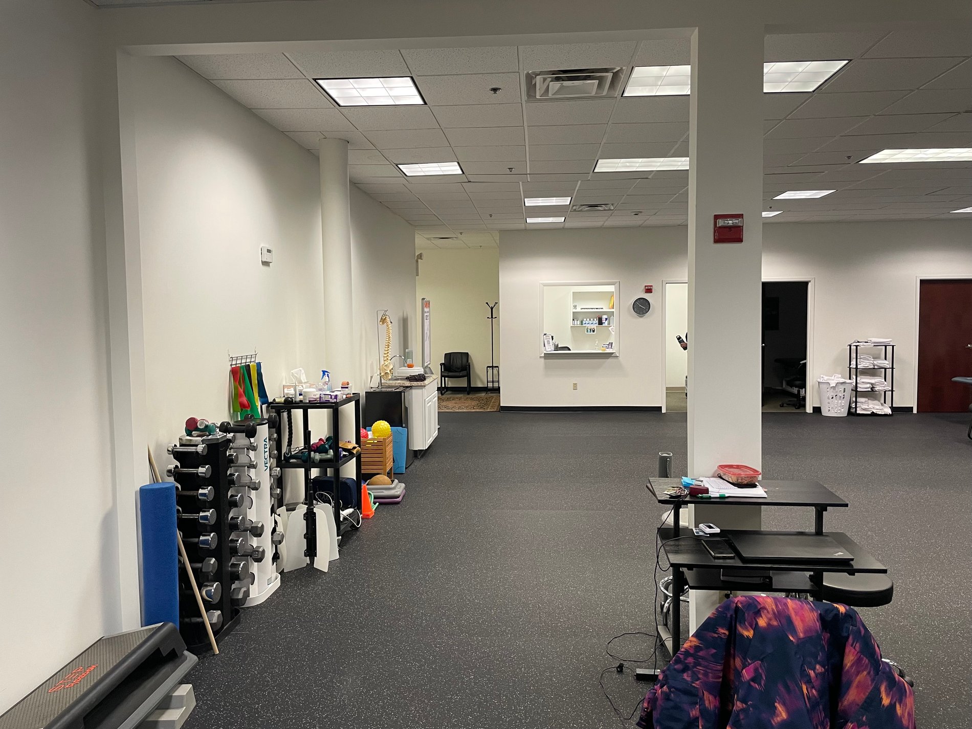 RI-EastGreenwich-BSPT inside patient care area with PT equipment.