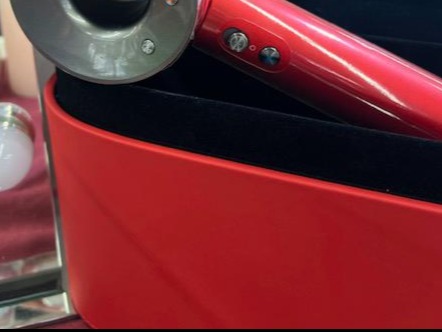 Photo du sèche cheveux Dyson Supersonic HD07 Fuchsia chez Boulanger Creil - Saint Maximin