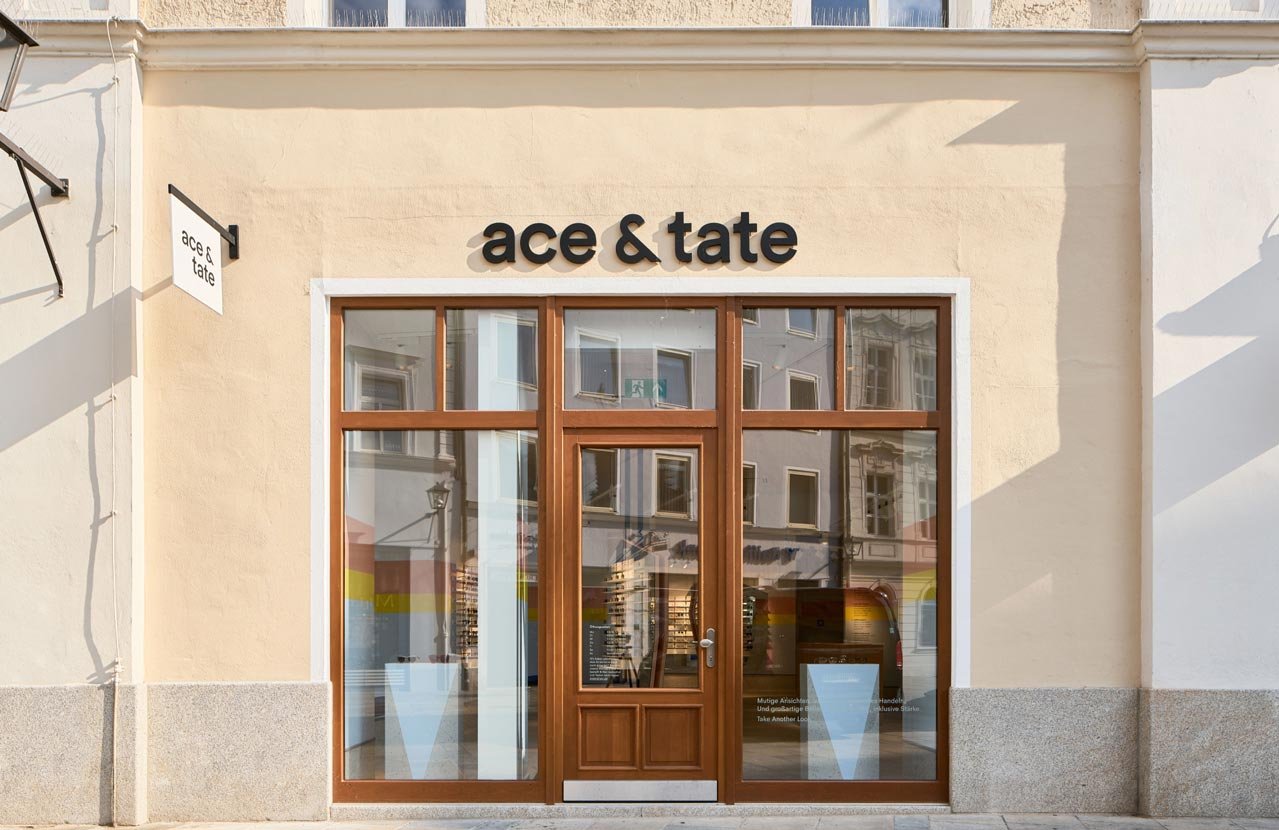 L’intérieur de la boutique Ace & Tate à Neupfarrplatz