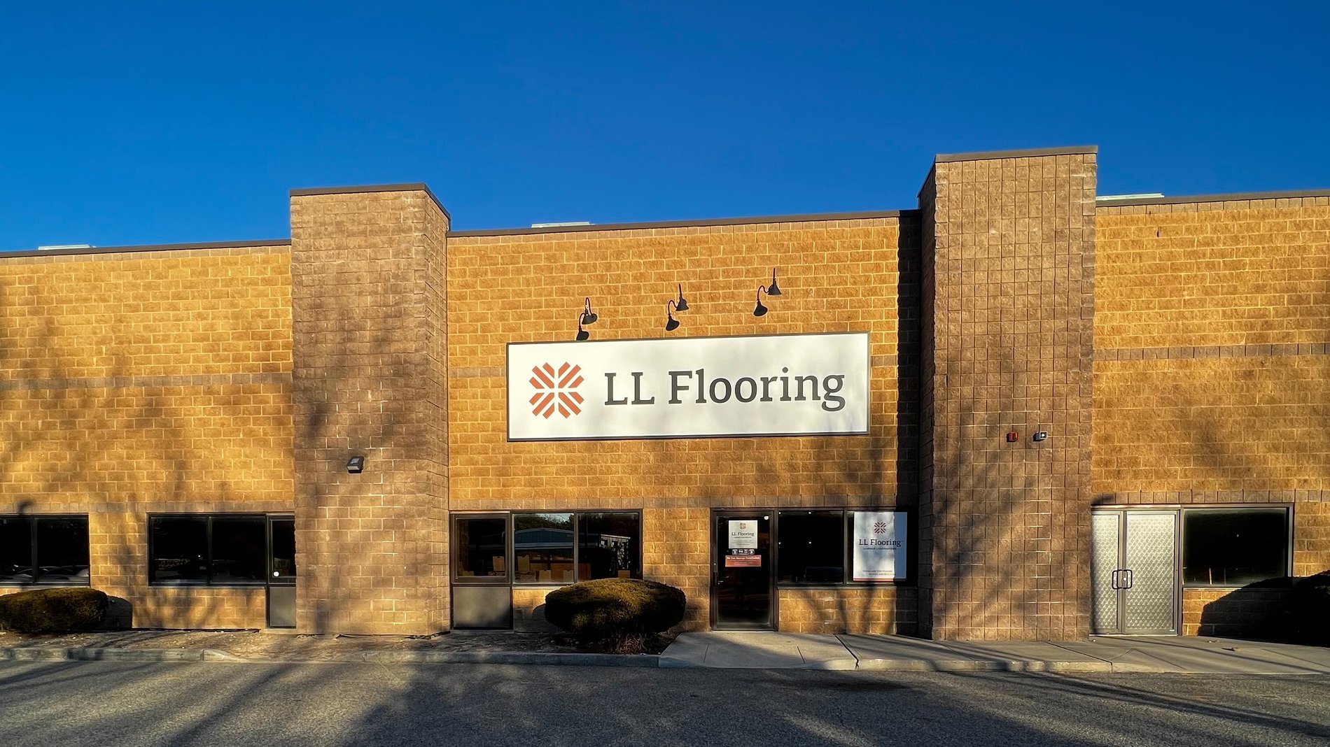 LL Flooring #1296 Riverhead | 144 Kroemer Avenue | Storefront