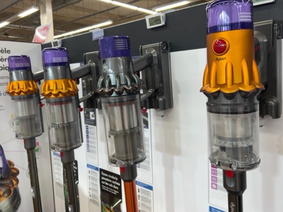 Photo des aspirateurs V8, V10 V12 et V15 de chez Dyson chez Boulanger Creil