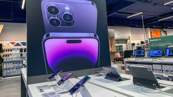 Espace Apple avec iPhone 14, iPad et Macbook Pro Boulanger Bordeaux Mérignac