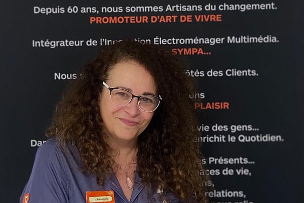 Vendeuse multimédia