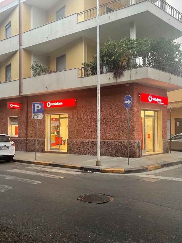 Vodafone | Piazza IV Novembre