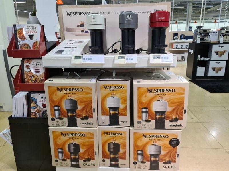 Les cafetières Nespresso Krups Vertuo Next sont disponibles au magasin Boulanger Avignon Le Pontet, dans différents coloris comme le gris, rouge, blanc. Ces cafetières sont simples d'utilisation et s'adapte à vos envies.