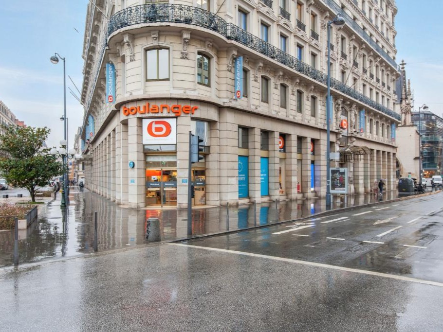 Façade entrée principale magasin Boulanger Lyon Les Cordeliers