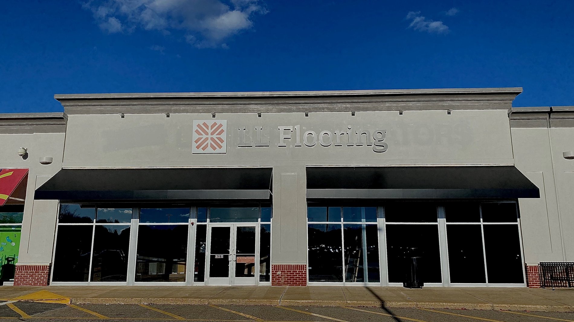 LL Flooring #1306 Plymouth | 76 Shops at 5 Way | Storefront