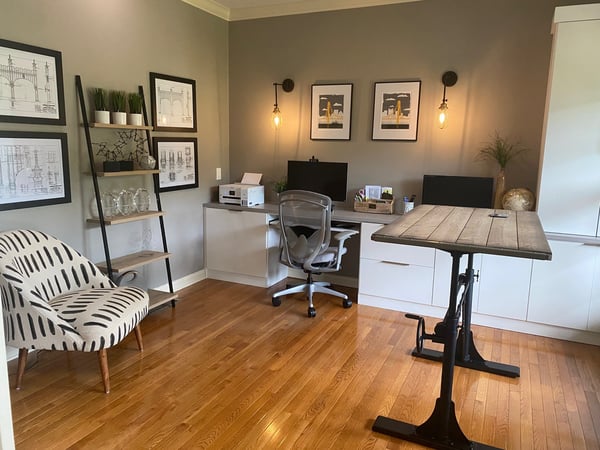 Home office with built-in desk with drawers by California Closets Cleveland, Ohio.
