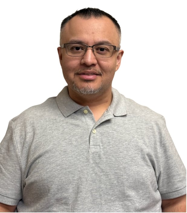 Sebastian Duarte provides bilingual assistance in English and Spanish. He helps Ocala residents compare different insurance rates.