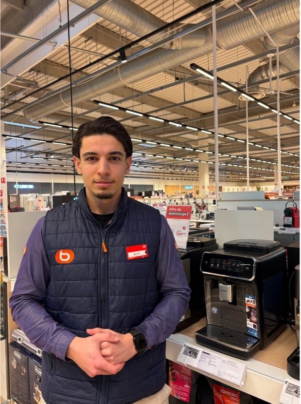 Ibrahim alternant vendeur confort spécialisé dans le café chez Boulanger Aubagne