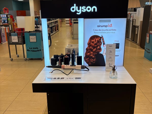 Sèche cheveux Dyson et lisseur Dyson en libre service pour l'essaie dans votre magasin Boulanger Bourges - Saint-Doulchard.