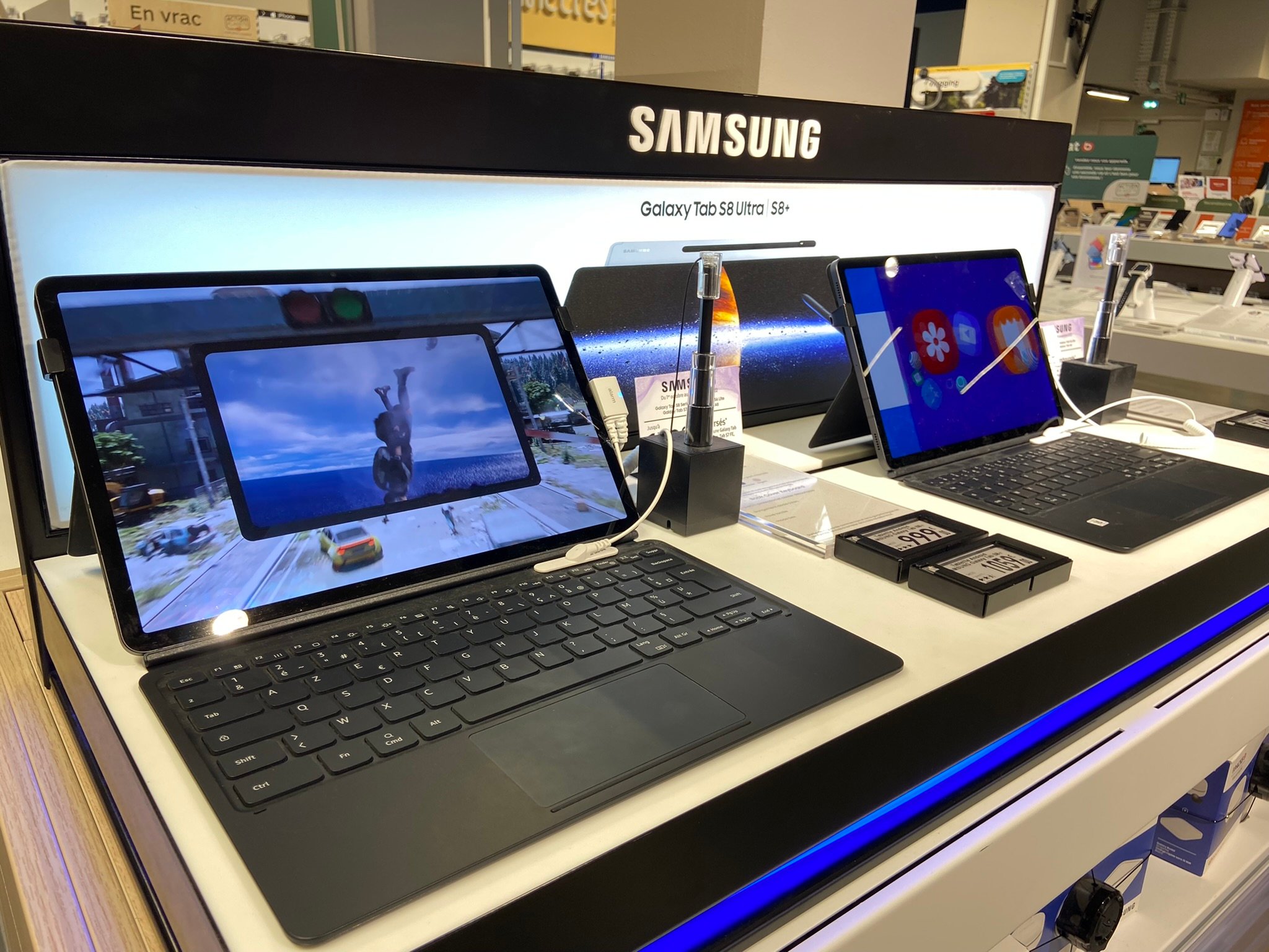 Meuble tablette Samsung Galaxy Tab S8 Ultra et S8+ dans votre magasin Boulanger Issy les Moulineaux
