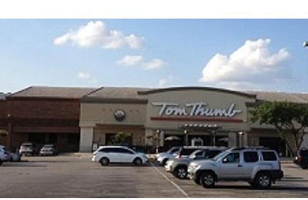 tom thumb store front photo